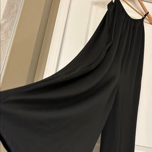 Chic Black Sleeveless Jumpsuit with Pockets